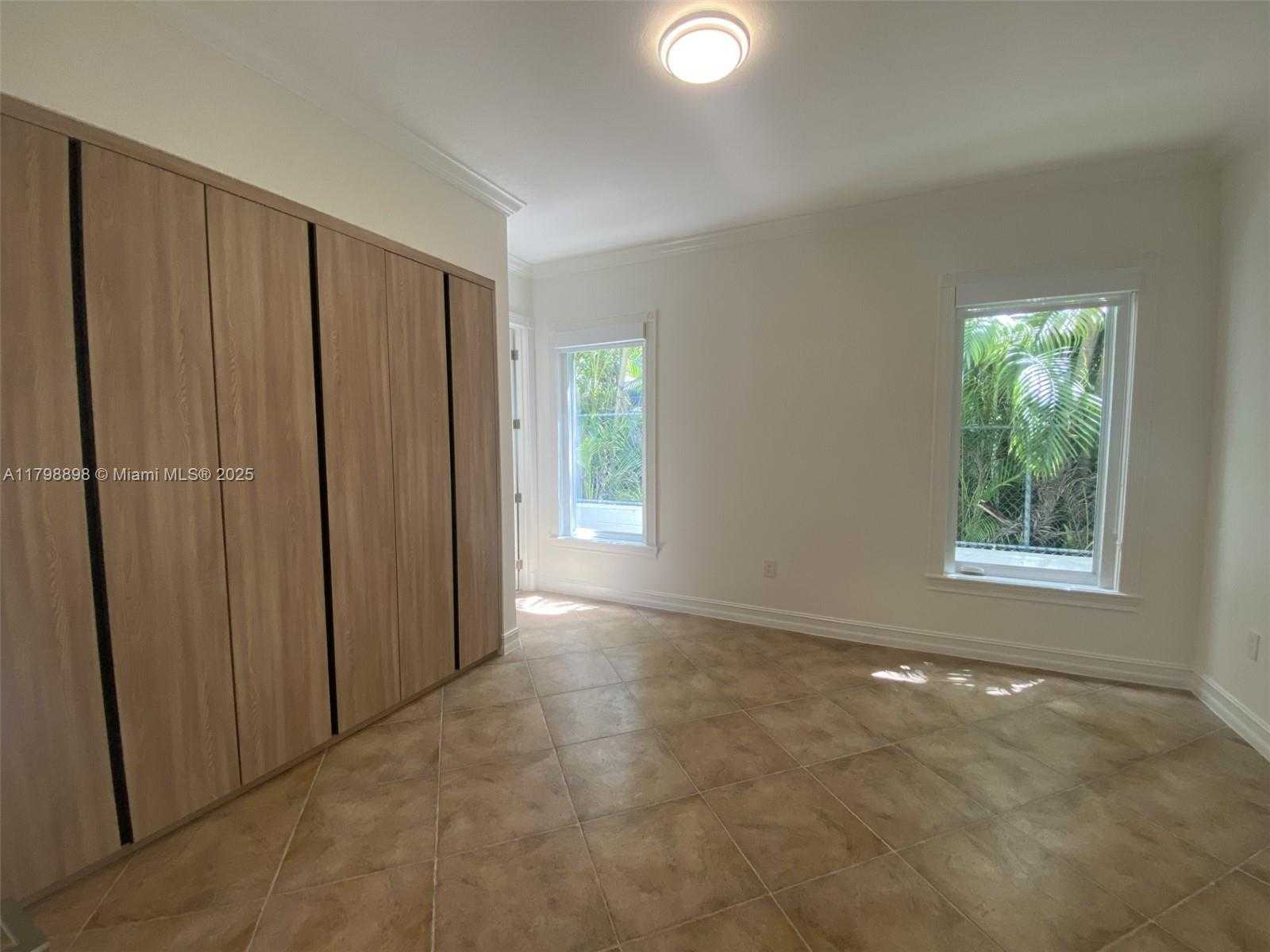 Small Image of 2422 SOUTH MIAMI AVE, Miami Number 29
