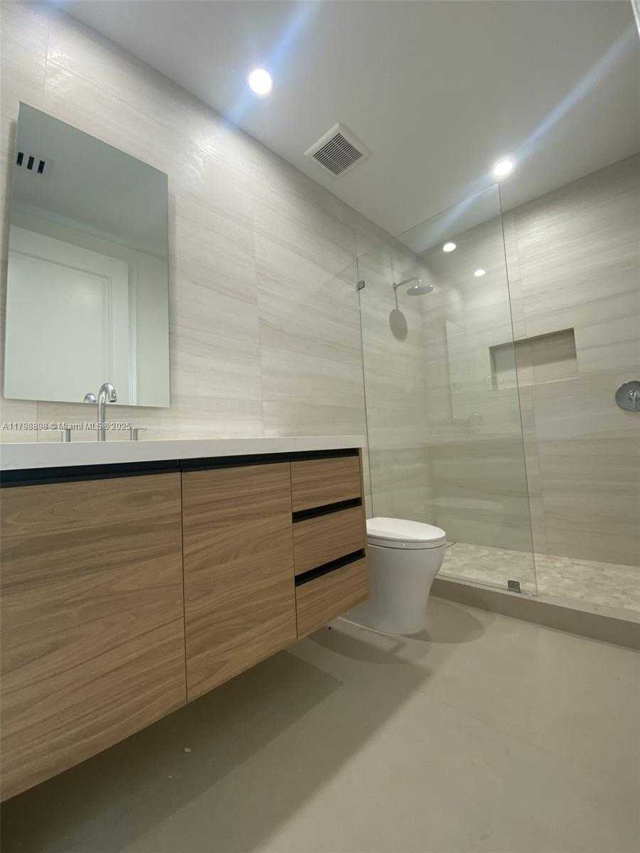 Small Image of 2422 SOUTH MIAMI AVE, Miami Number 30
