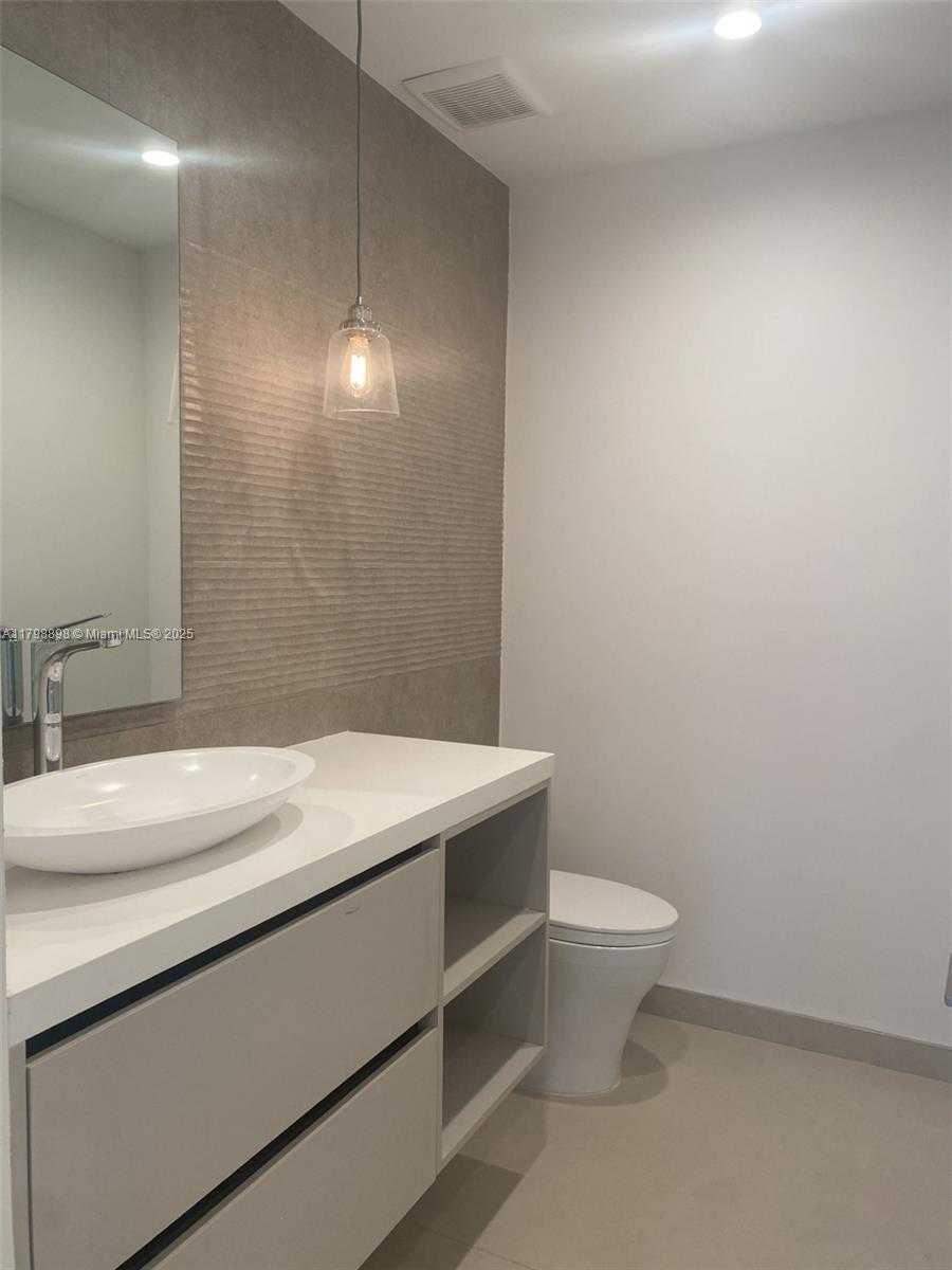 Small Image of 2422 SOUTH MIAMI AVE, Miami Number 31