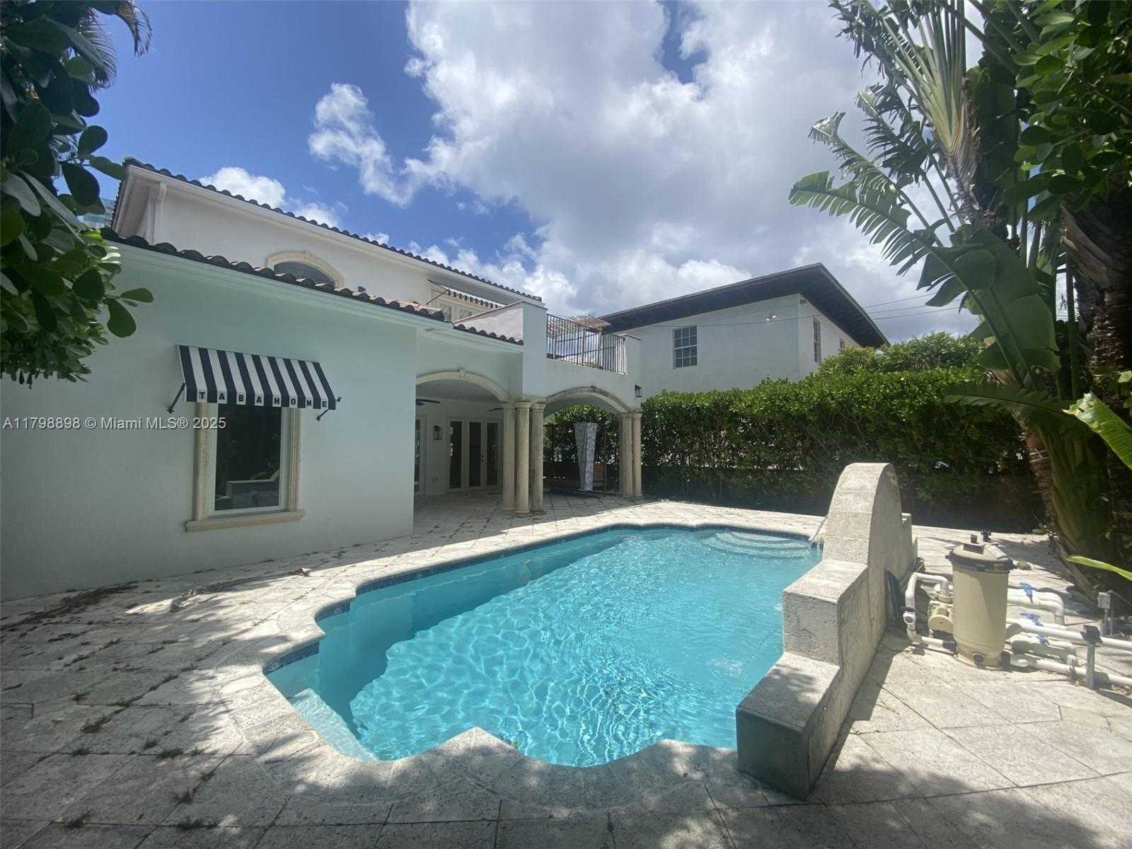 Small Image of 2422 SOUTH MIAMI AVE, Miami Number 34