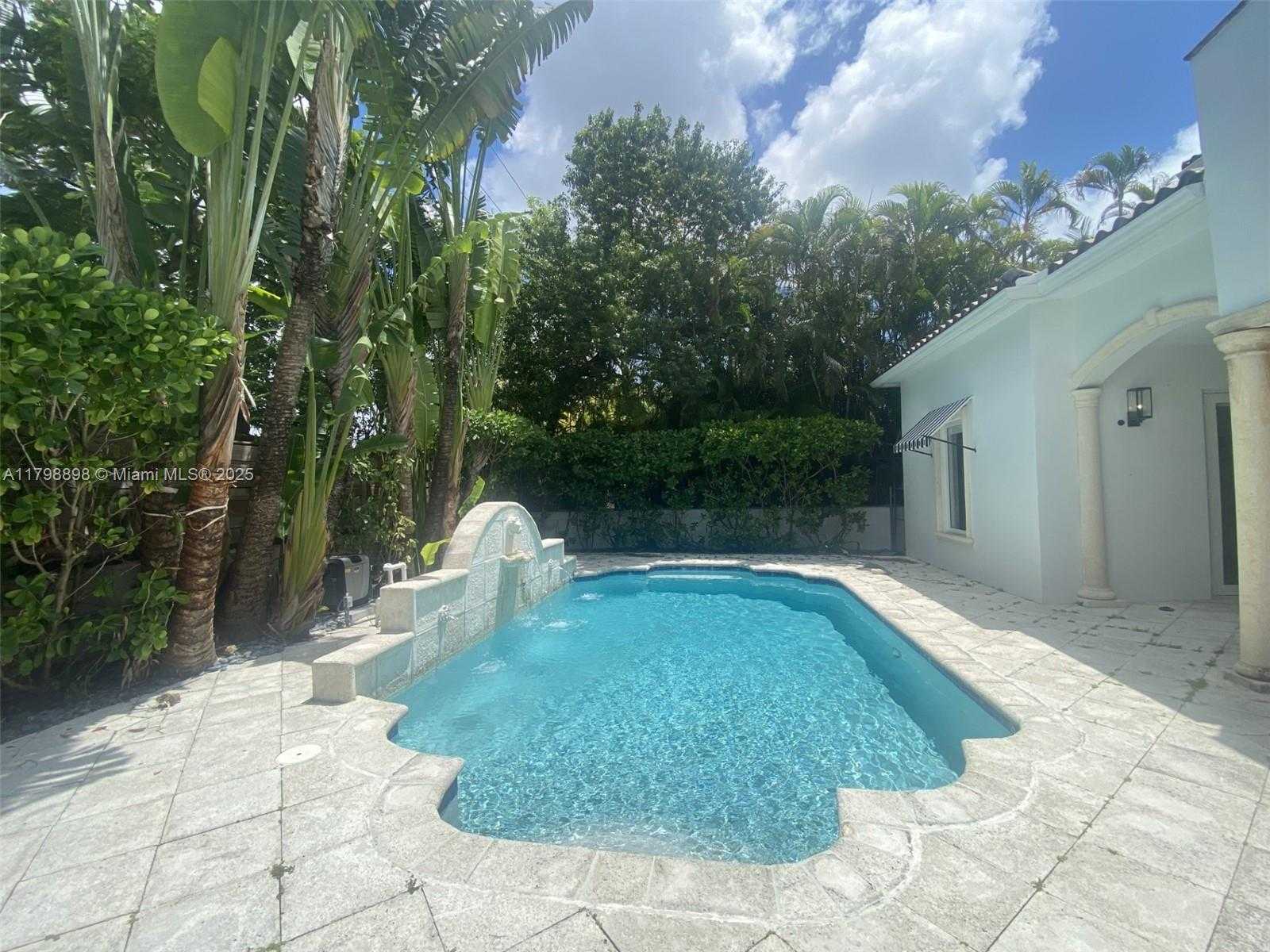 Small Image of 2422 SOUTH MIAMI AVE, Miami Number 37
