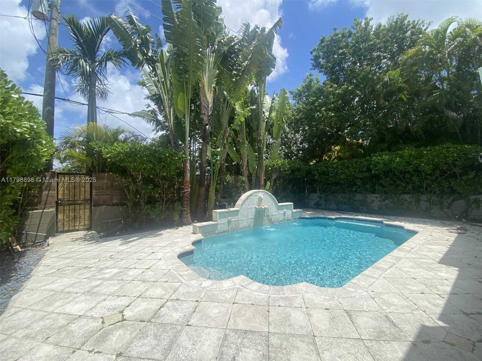 Small Image of 2422 SOUTH MIAMI AVE, Miami Number 38