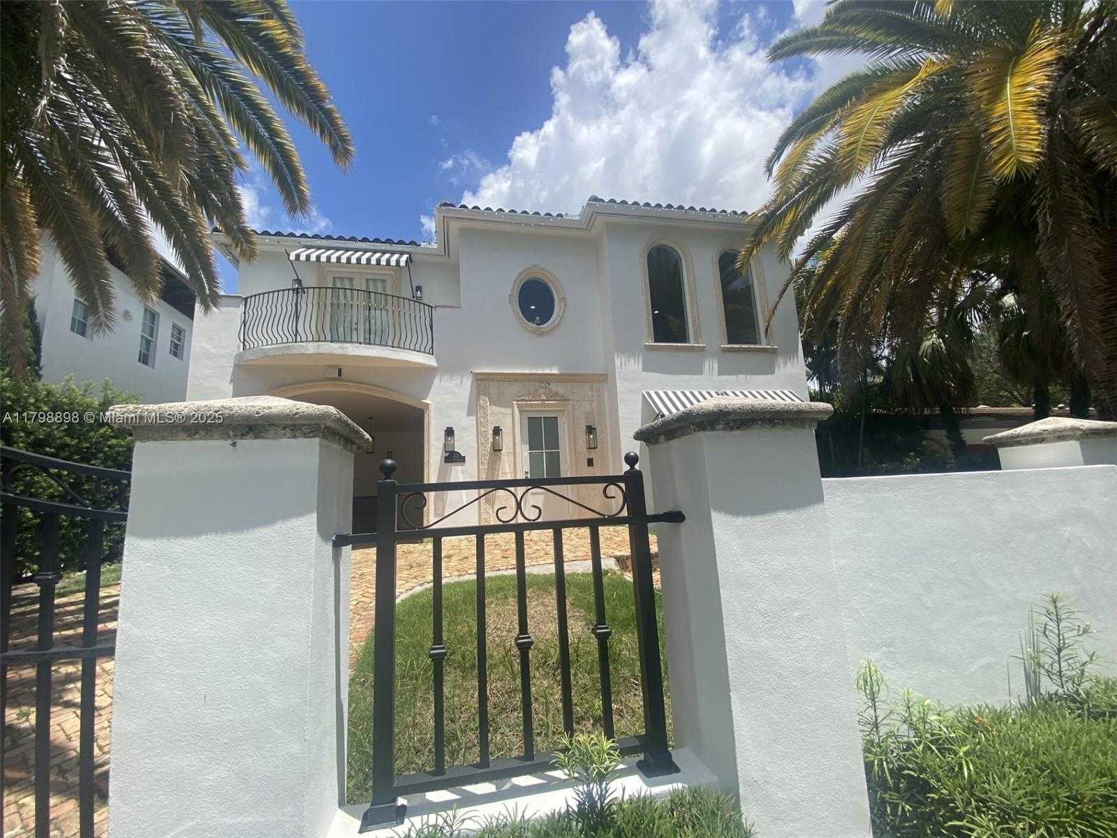 Small Image of 2422 SOUTH MIAMI AVE, Miami Number 39