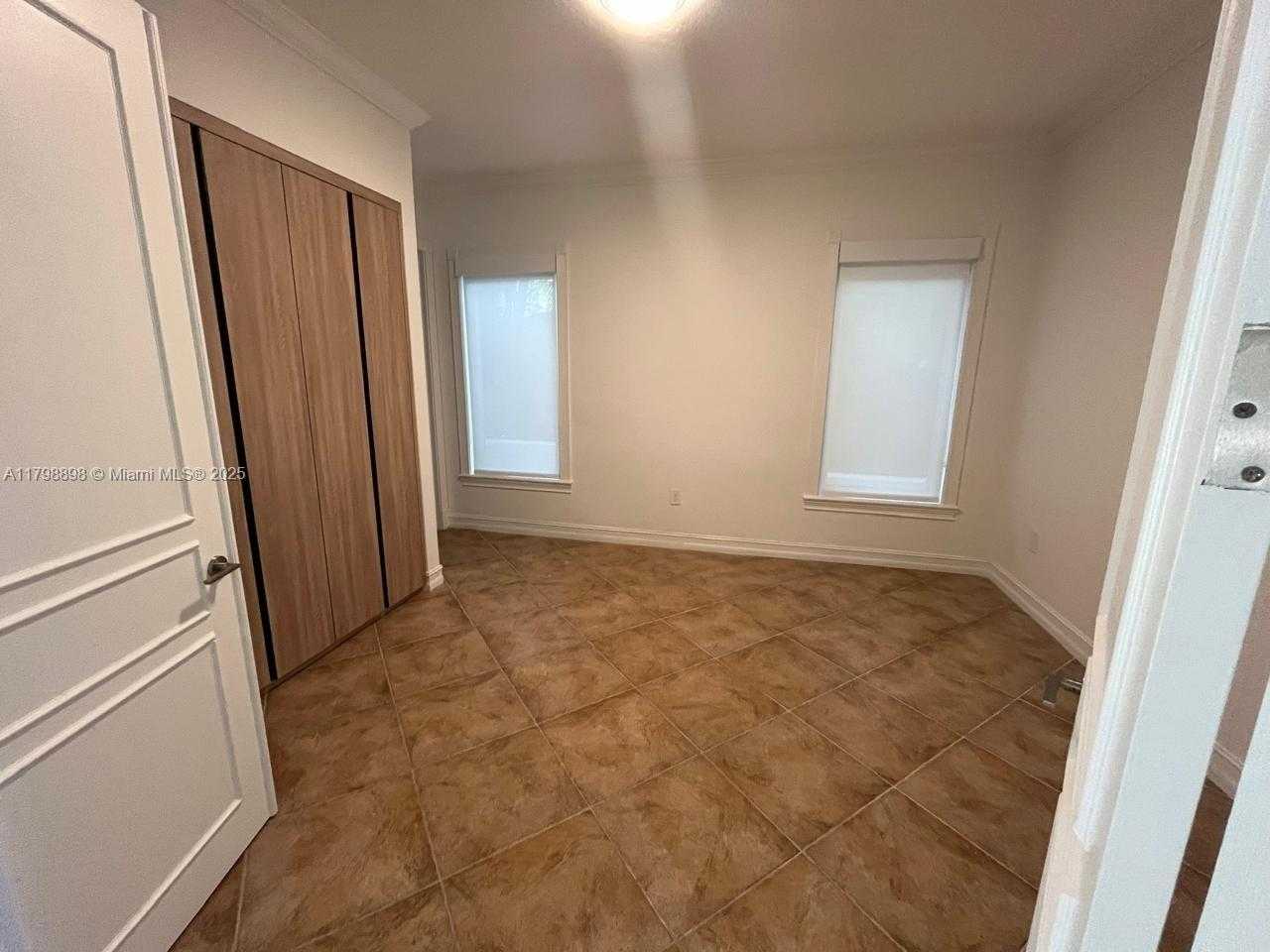 Small Image of 2422 SOUTH MIAMI AVE #2422, Miami Number 5