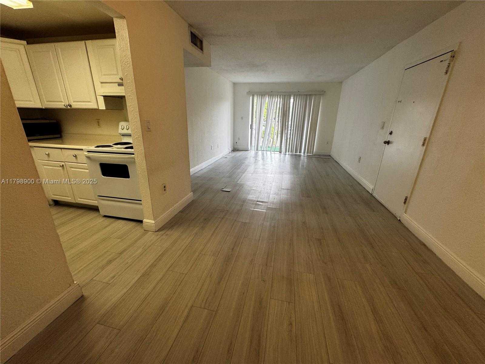 Small Image of 4900 NORTH WEST 79TH AVE #202, Doral Number 7