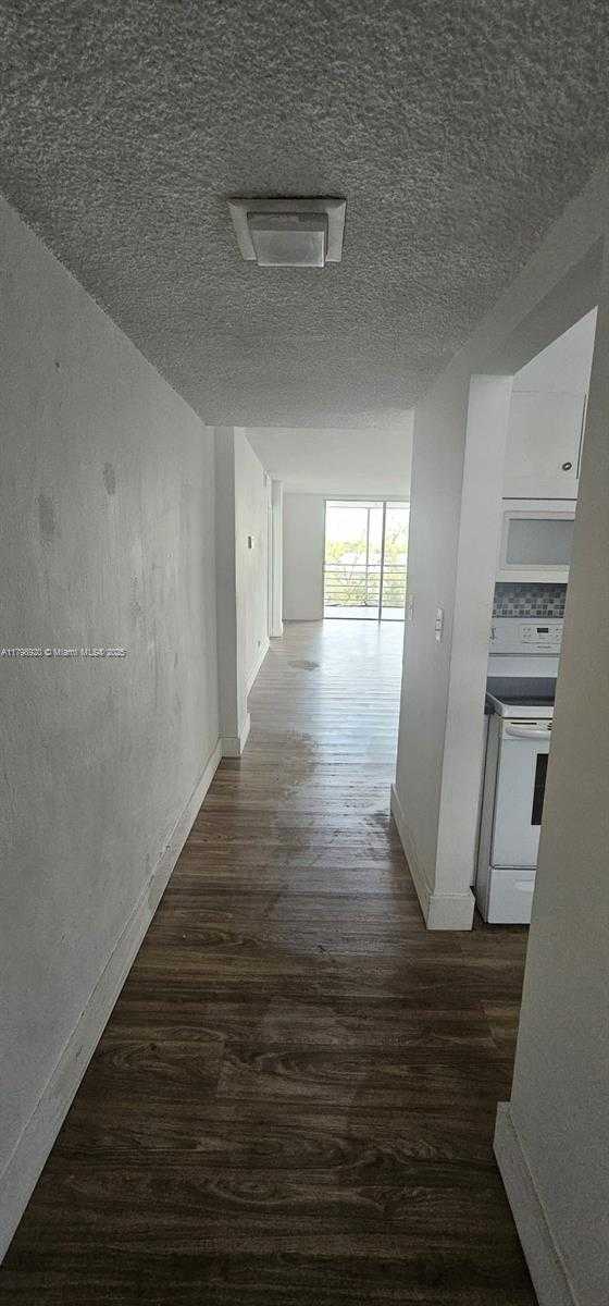 Small Image of 3660 #503, North Miami Beach Number 4