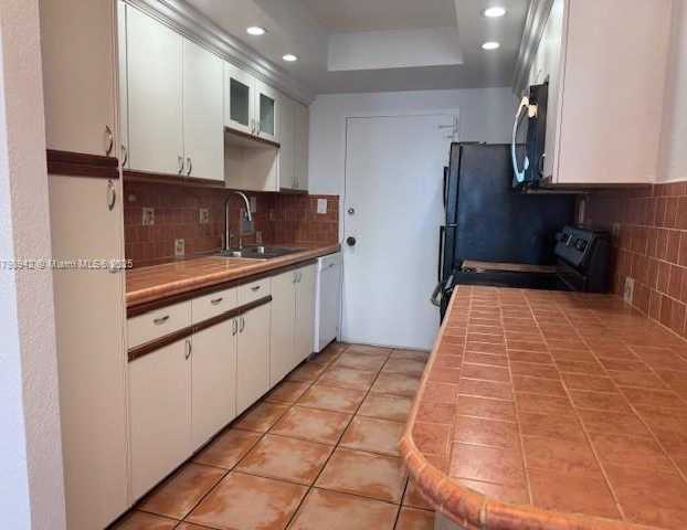 Small Image of 5401 NORTH EAST COLLINS AVE #1011, Miami Beach Number 18