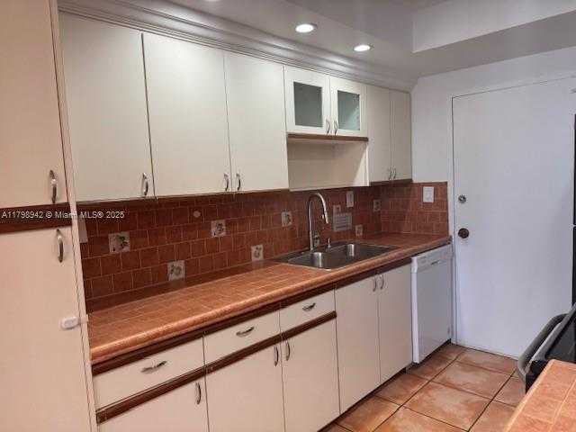 Small Image of 5401 NORTH EAST COLLINS AVE #1011, Miami Beach Number 19