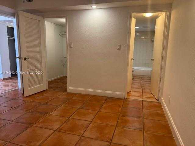 Small Image of 5401 NORTH EAST COLLINS AVE #1011, Miami Beach Number 28