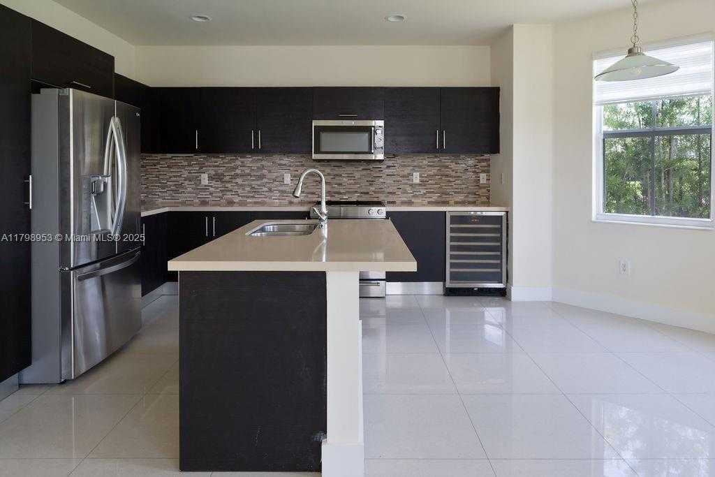 Small Image of 10464 NORTH WEST 70TH LN, Doral Number 11
