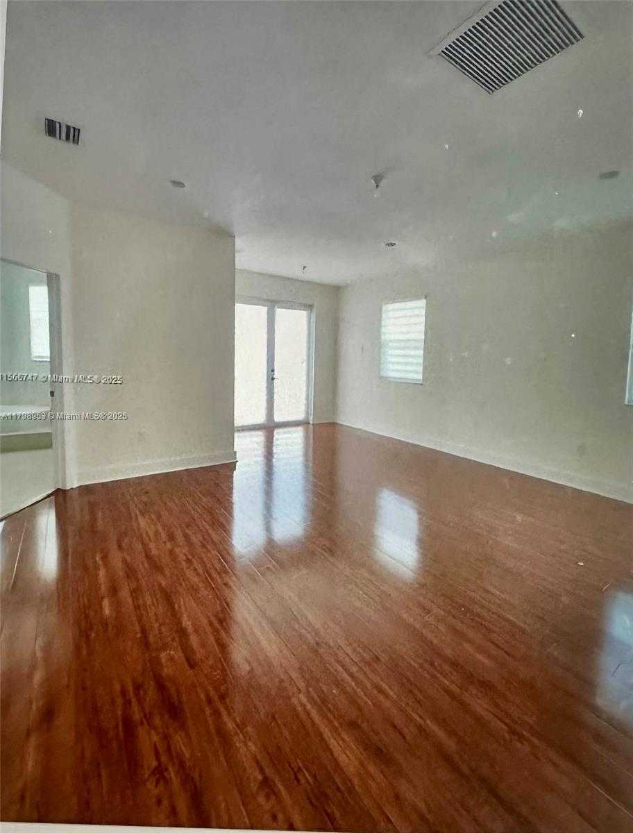 Small Image of 10464 NORTH WEST 70TH LN, Doral Number 15