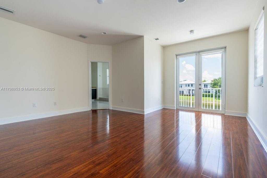 Small Image of 10464 NORTH WEST 70TH LN, Doral Number 16