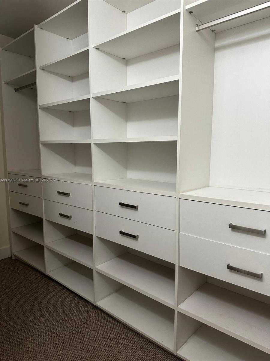 Small Image of 10464 NORTH WEST 70TH LN, Doral Number 19