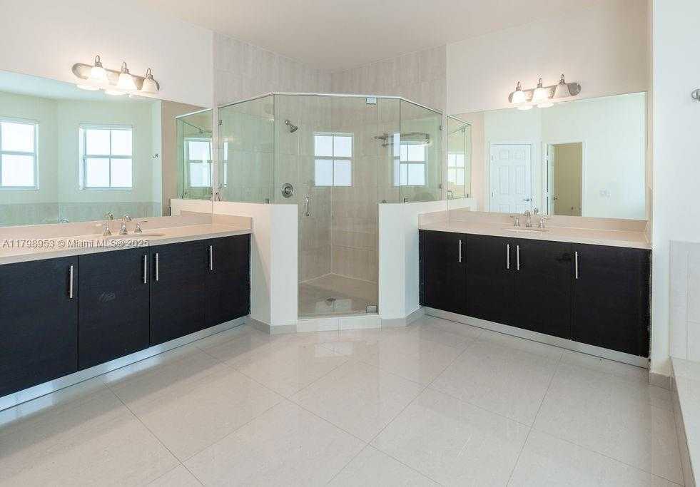 Small Image of 10464 NORTH WEST 70TH LN, Doral Number 20