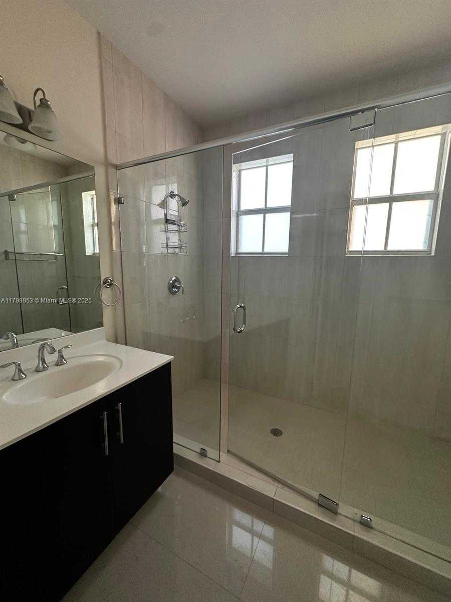 Small Image of 10464 NORTH WEST 70TH LN, Doral Number 21