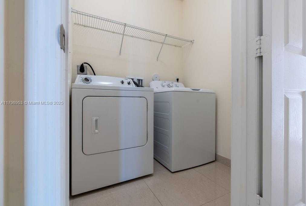 Small Image of 10464 NORTH WEST 70TH LN, Doral Number 25