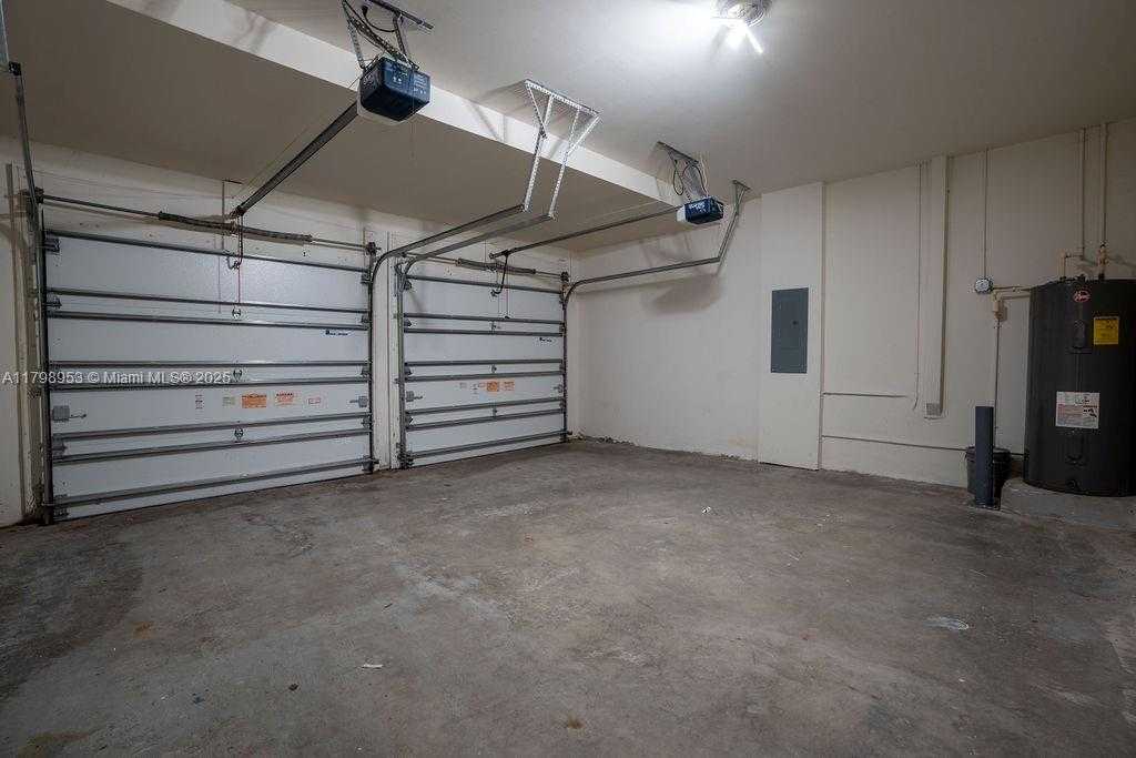 Small Image of 10464 NORTH WEST 70TH LN, Doral Number 26