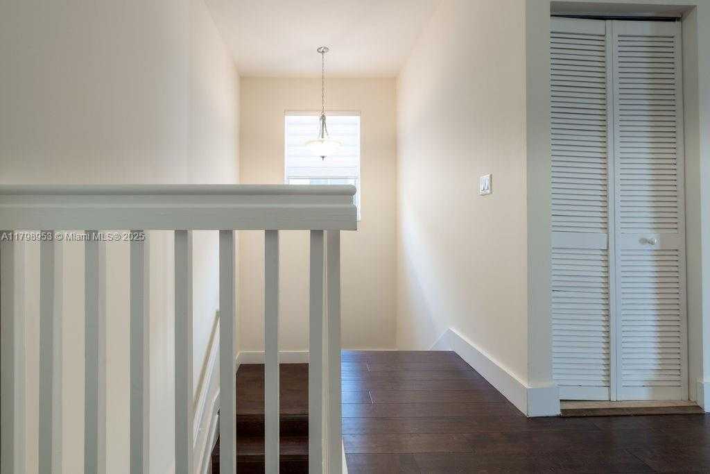 Small Image of 10464 NORTH WEST 70TH LN, Doral Number 30