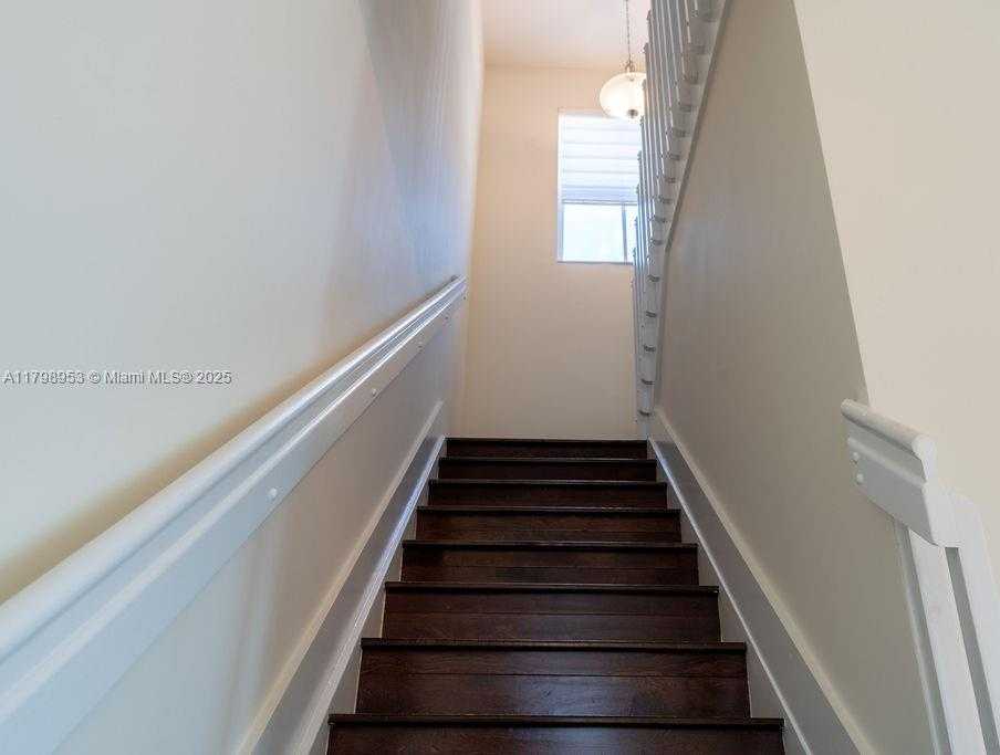 Small Image of 10464 NORTH WEST 70TH LN, Doral Number 35