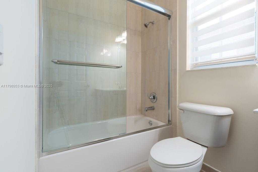 Small Image of 10464 NORTH WEST 70TH LN, Doral Number 37