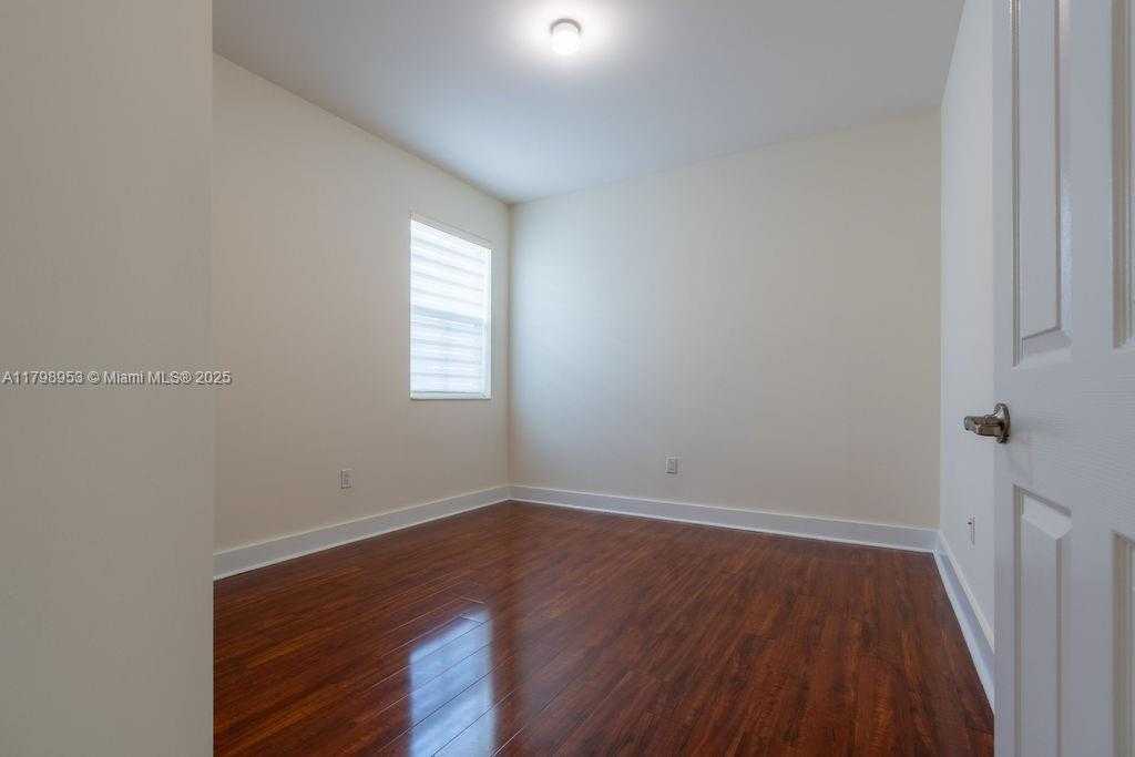 Small Image of 10464 NORTH WEST 70TH LN, Doral Number 38