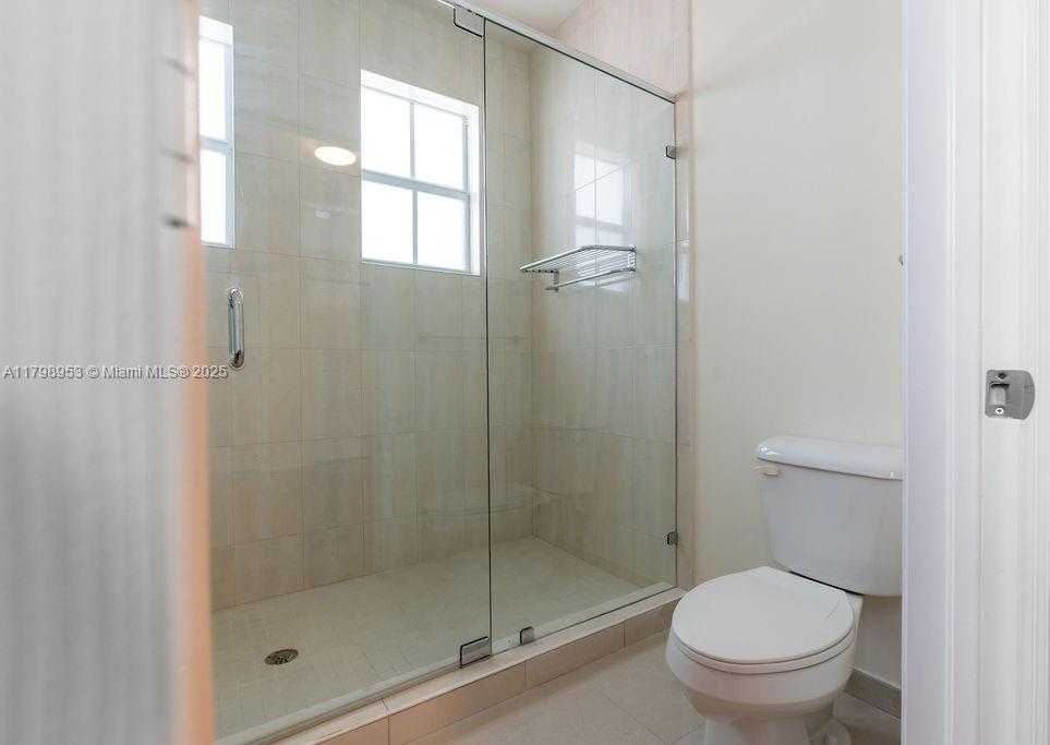 Small Image of 10464 NORTH WEST 70TH LN, Doral Number 39