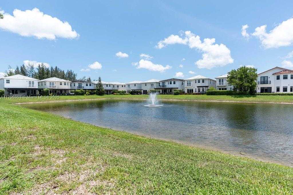 Small Image of 10464 NORTH WEST 70TH LN, Doral Number 4