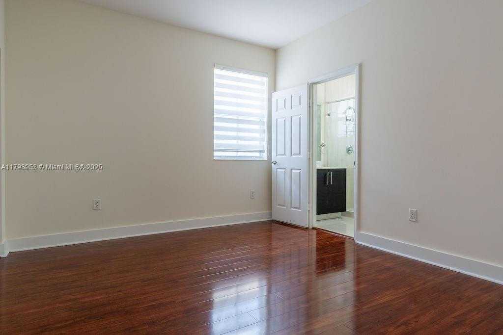 Small Image of 10464 NORTH WEST 70TH LN, Doral Number 40