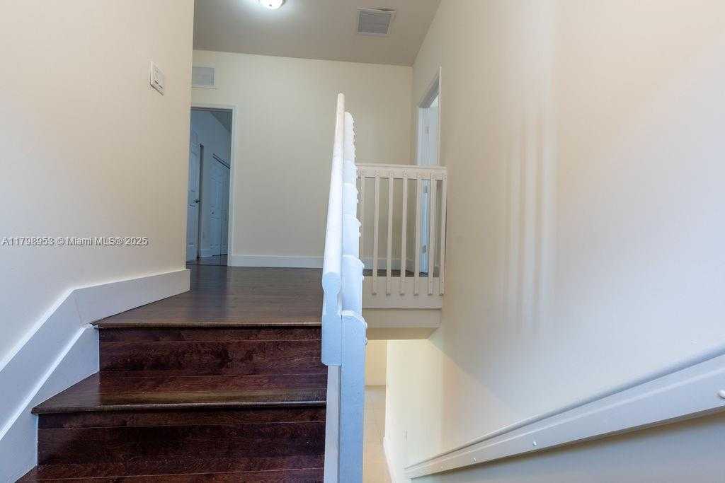 Small Image of 10464 NORTH WEST 70TH LN, Doral Number 43
