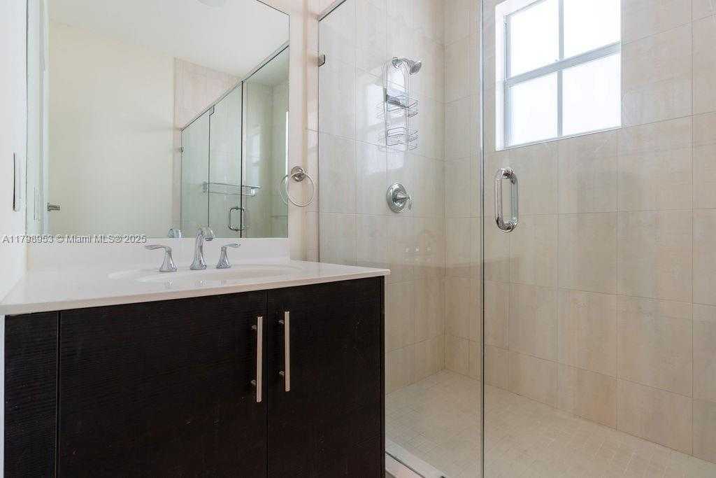 Small Image of 10464 NORTH WEST 70TH LN, Doral Number 44