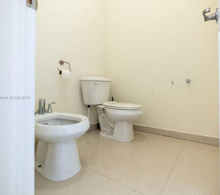Small Image of 10464 NORTH WEST 70TH LN, Doral Number 45
