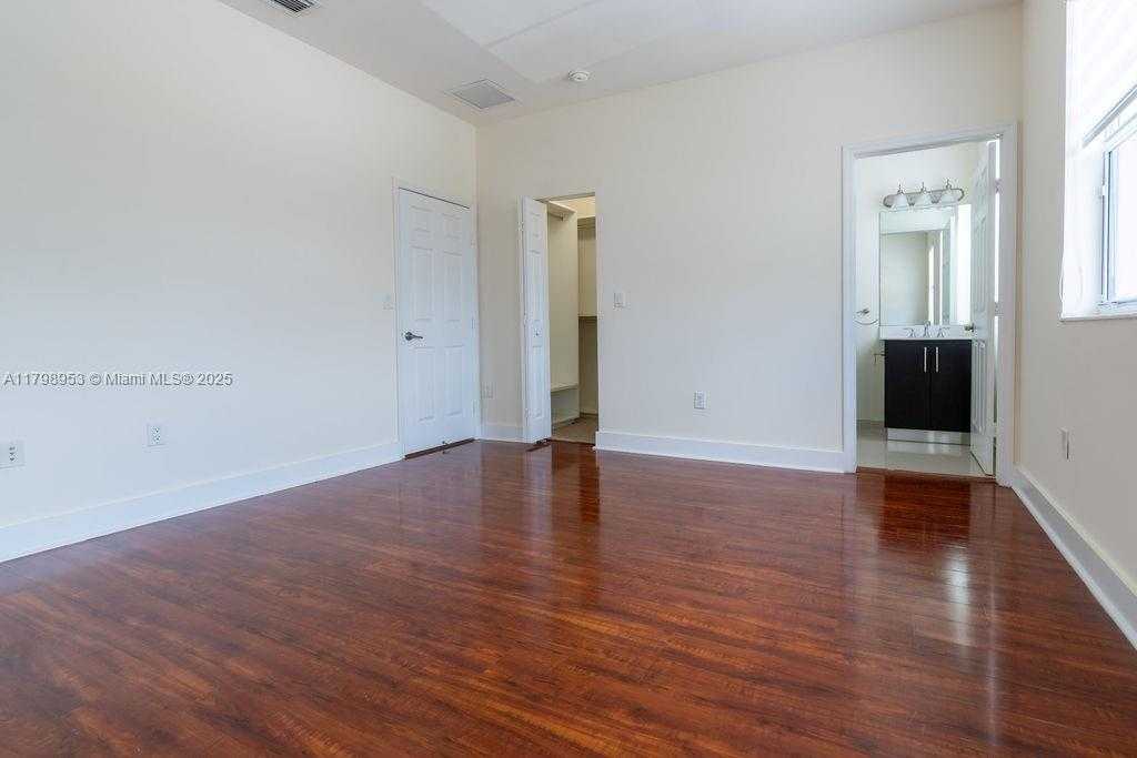 Small Image of 10464 NORTH WEST 70TH LN, Doral Number 46