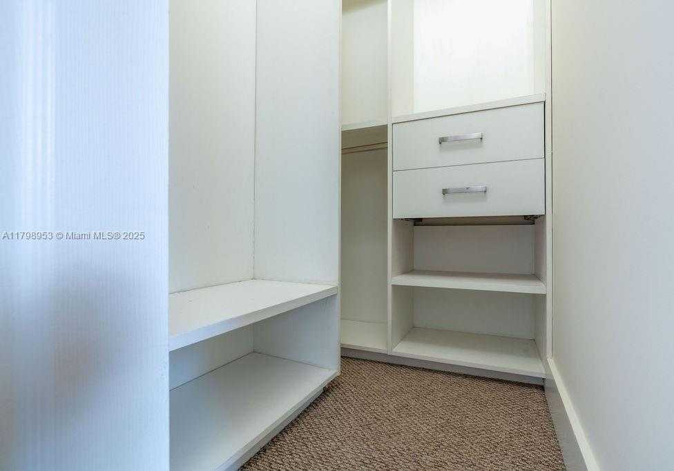 Small Image of 10464 NORTH WEST 70TH LN, Doral Number 47
