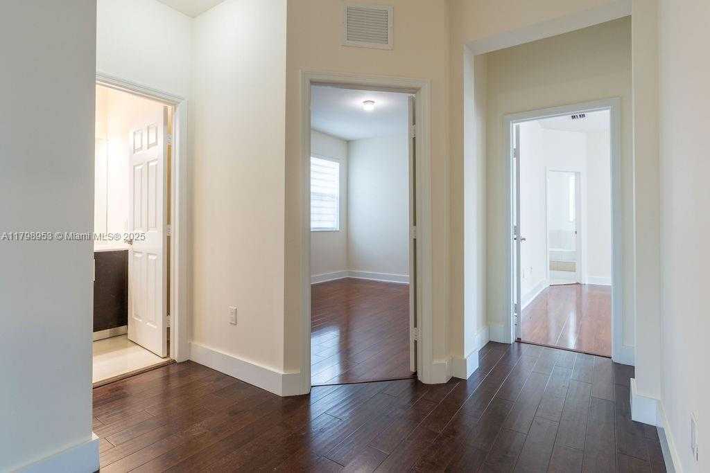 Small Image of 10464 NORTH WEST 70TH LN, Doral Number 48