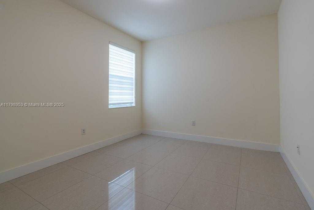 Small Image of 10464 NORTH WEST 70TH LN, Doral Number 51