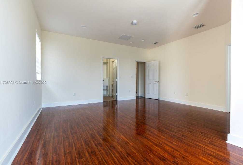 Small Image of 10464 NORTH WEST 70TH LN, Doral Number 52