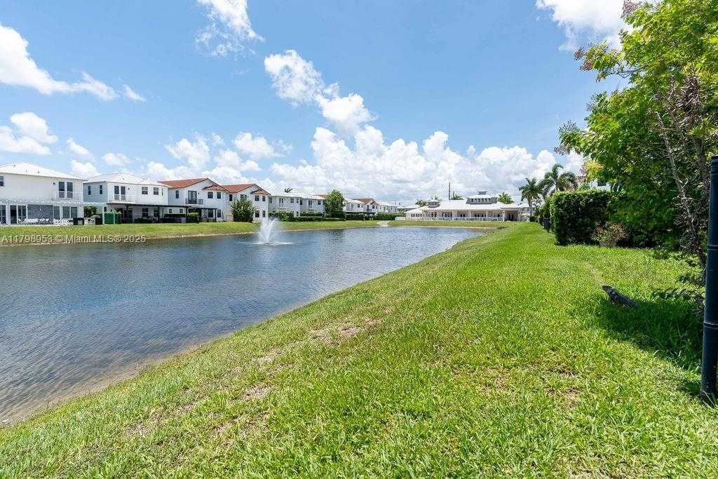 Small Image of 10464 NORTH WEST 70TH LN, Doral Number 6