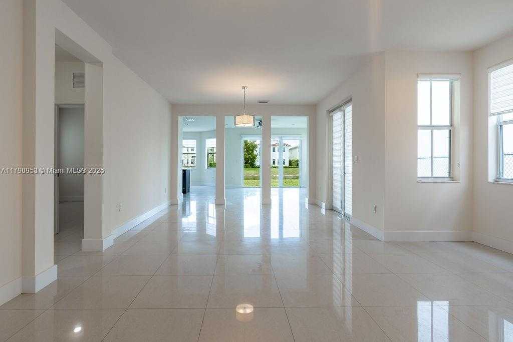 Small Image of 10464 NORTH WEST 70TH LN, Doral Number 8