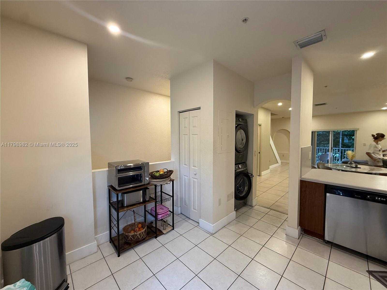 Small Image of 5660 NORTH WEST 115TH CT #212, Doral Number 3