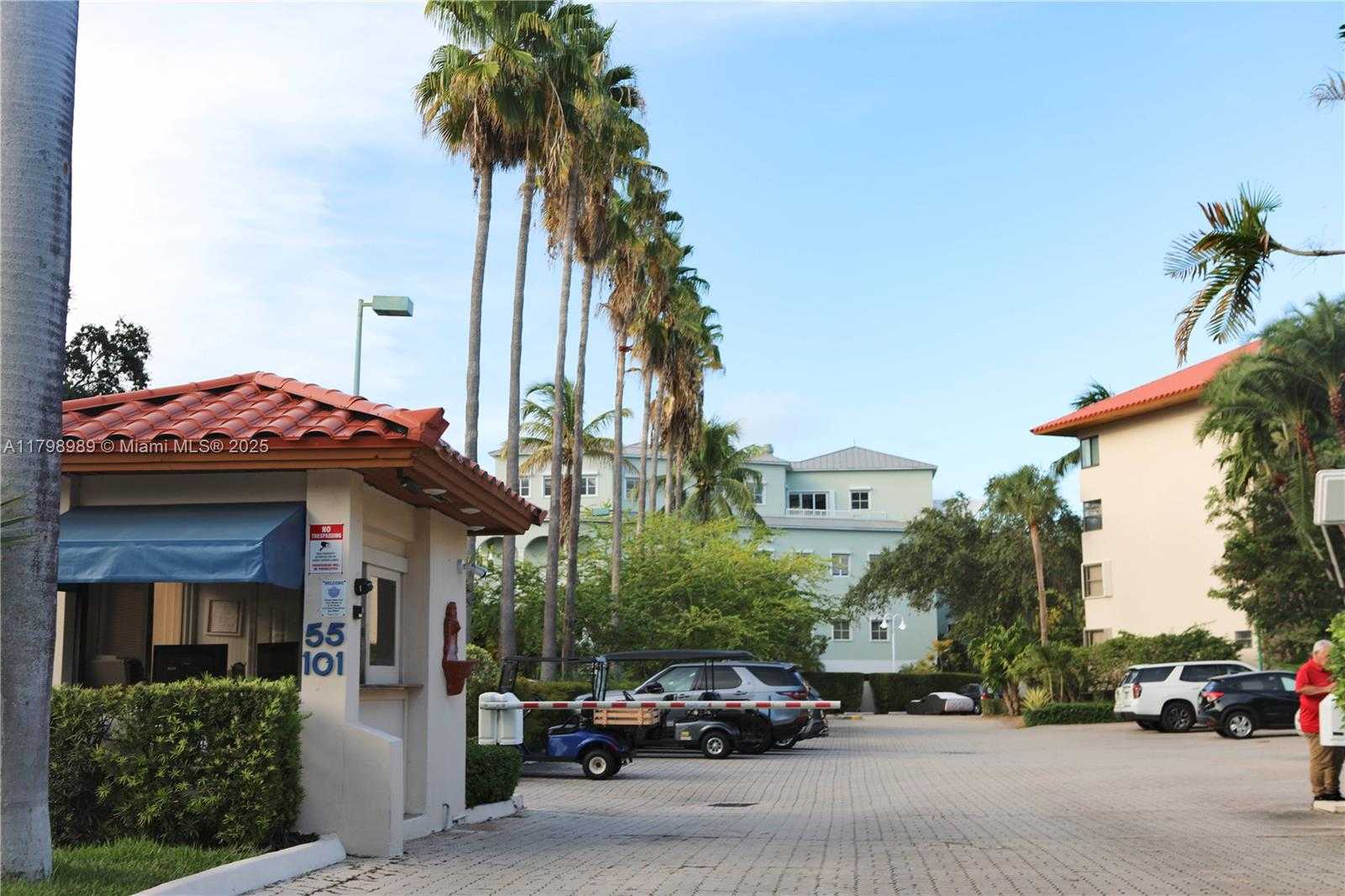 Small Image of 55 OCEAN LANE DR #3030, Key Biscayne Number 2