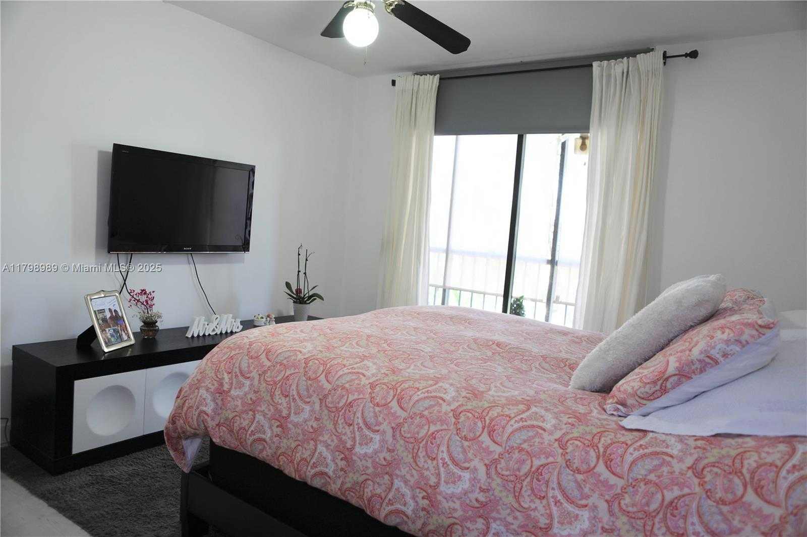 Small Image of 55 OCEAN LANE DR #3030, Key Biscayne Number 21