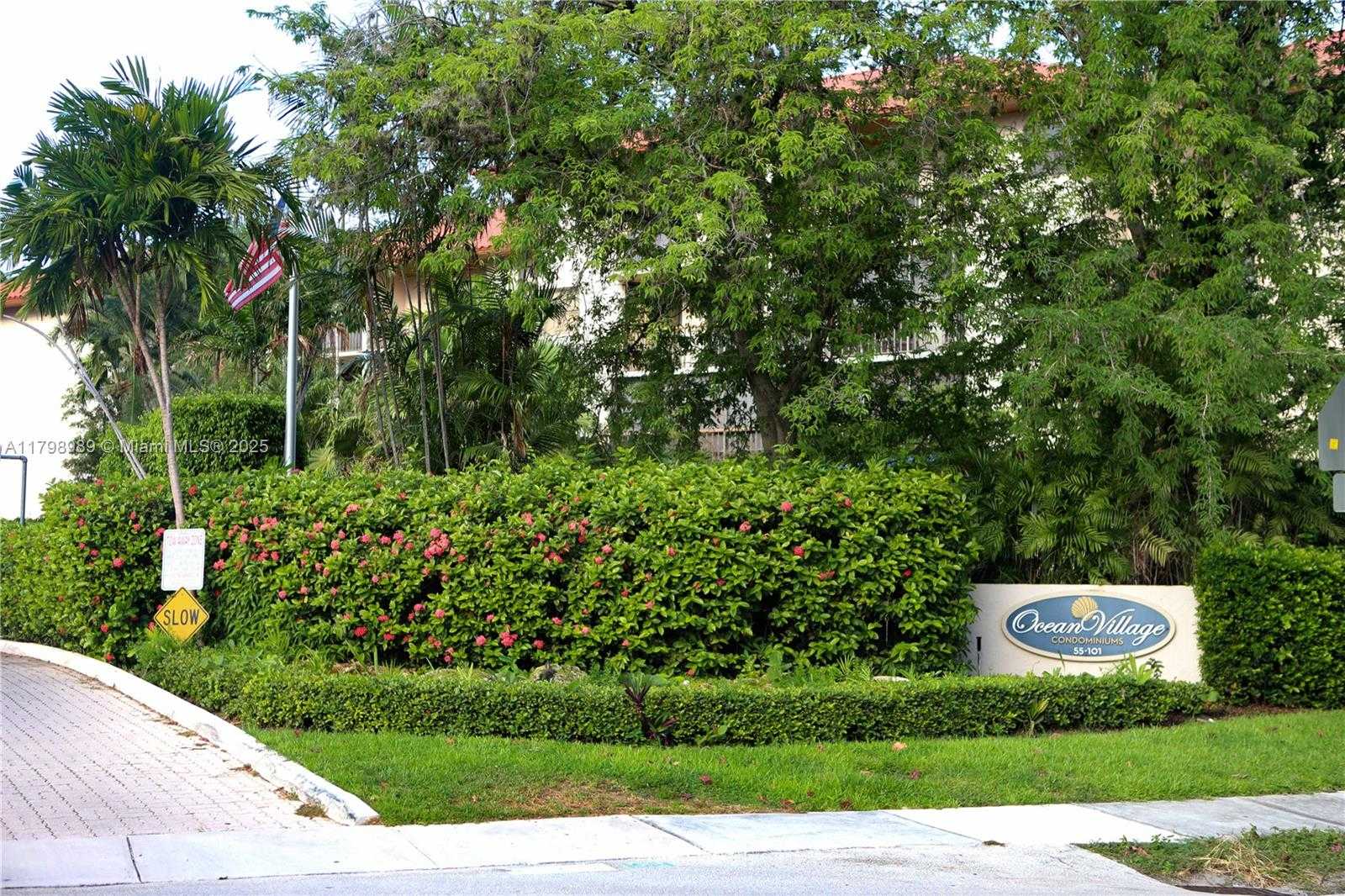 Small Image of 55 OCEAN LANE DR #3030, Key Biscayne Number 3