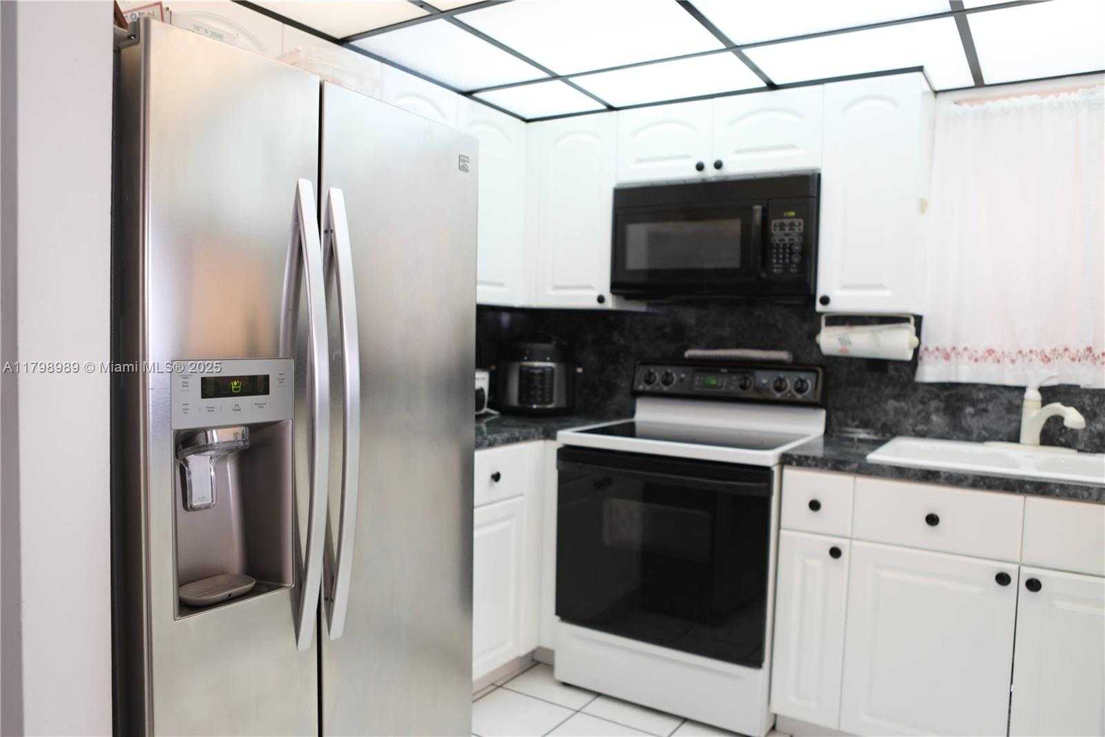 Small Image of 55 OCEAN LANE DR #3030, Key Biscayne Number 35