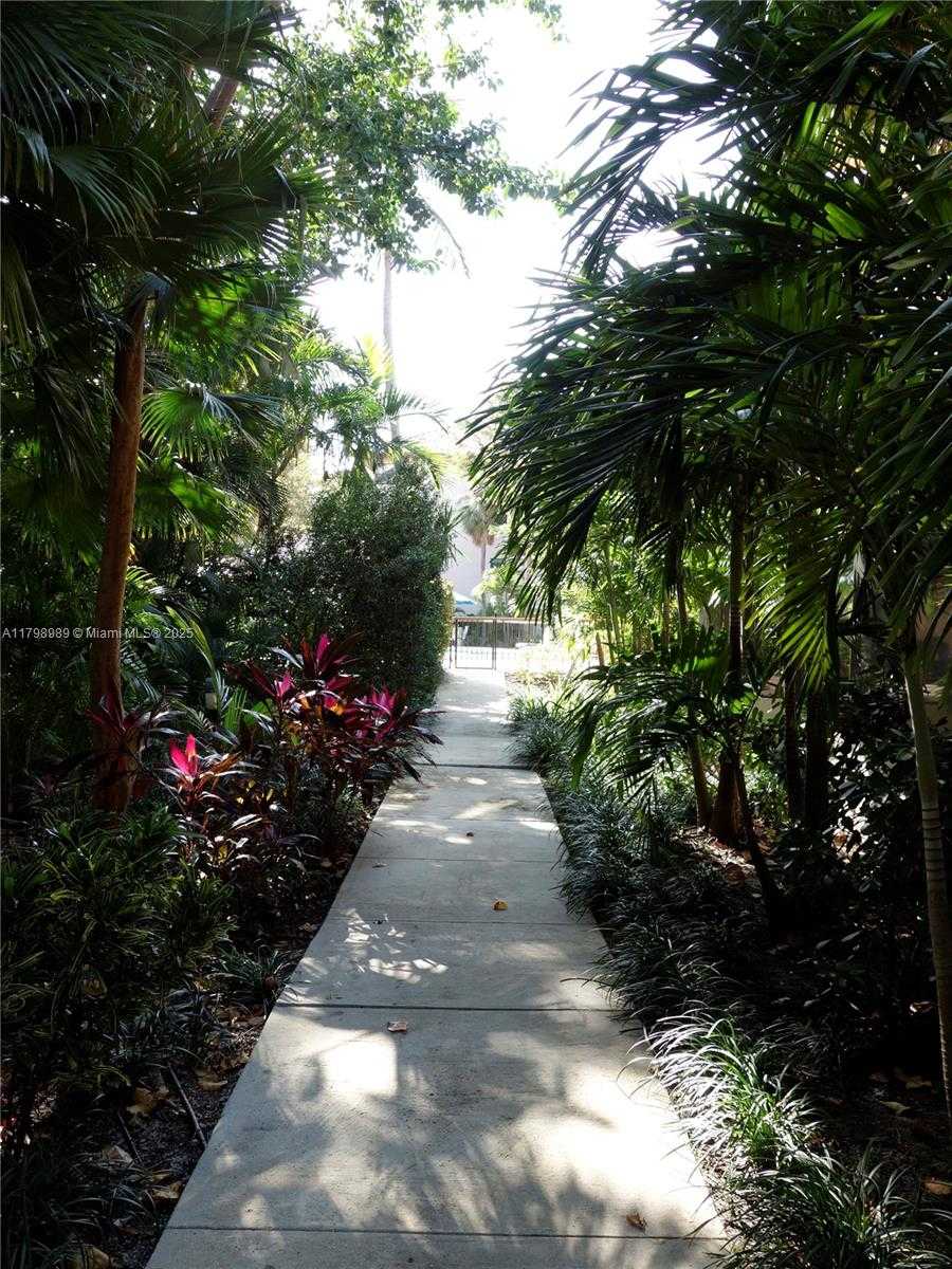 Small Image of 55 OCEAN LANE DR #3030, Key Biscayne Number 37