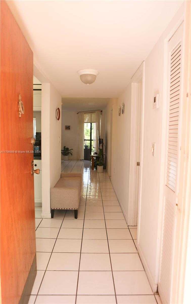 Small Image of 55 OCEAN LANE DR #3030, Key Biscayne Number 6