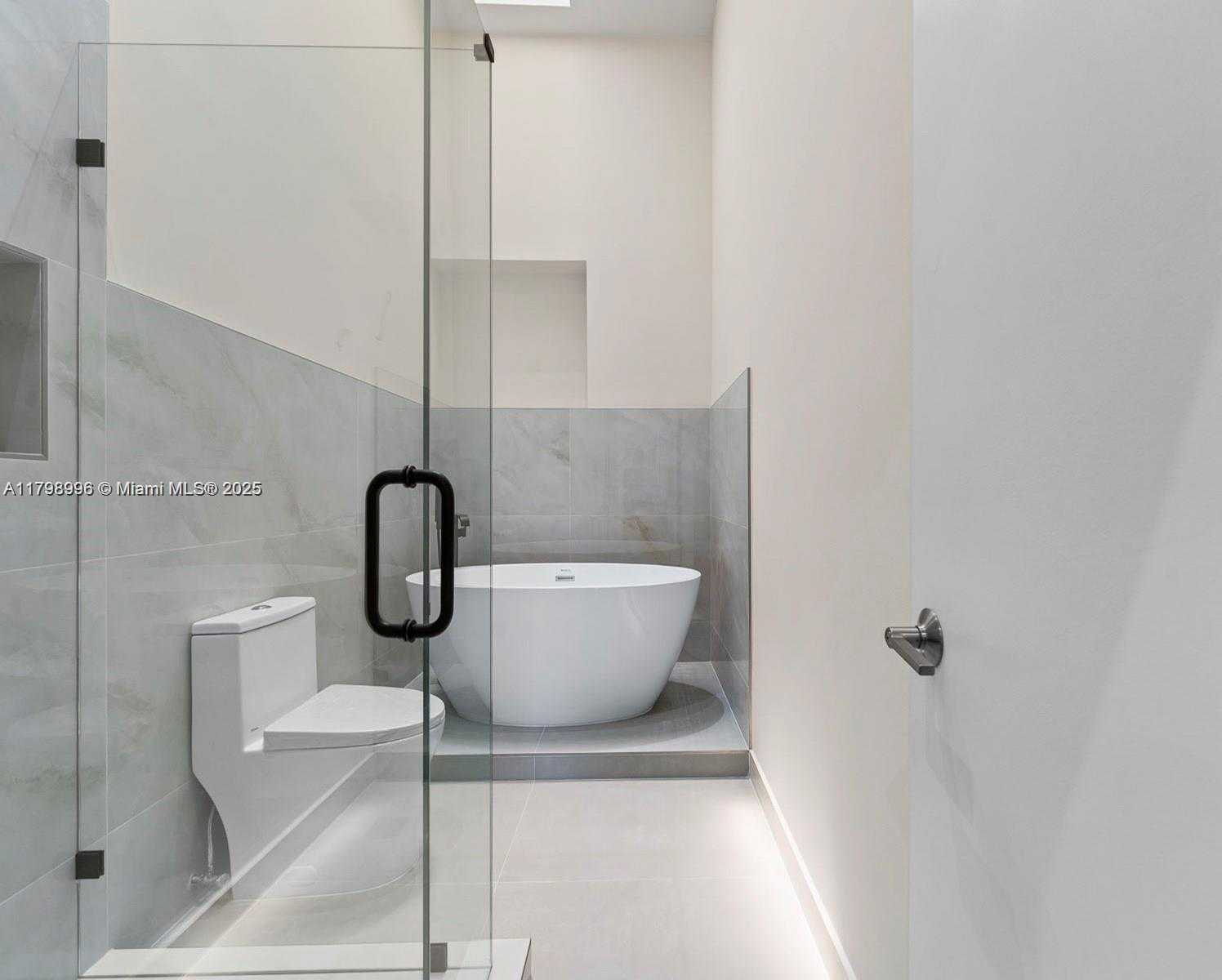 Small Image of 3501 MAGELLAN #638, Aventura Number 10