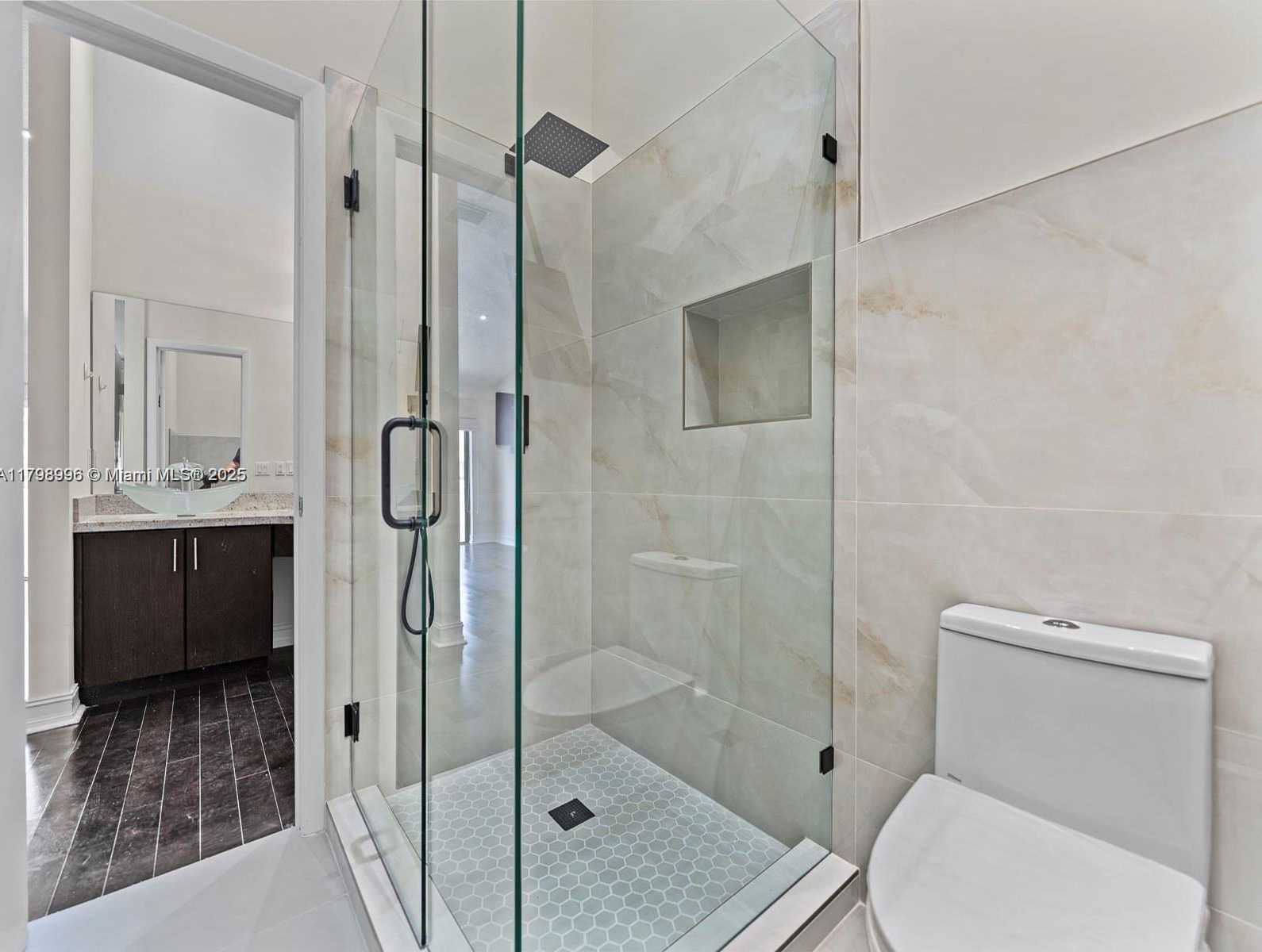 Small Image of 3501 MAGELLAN #638, Aventura Number 11
