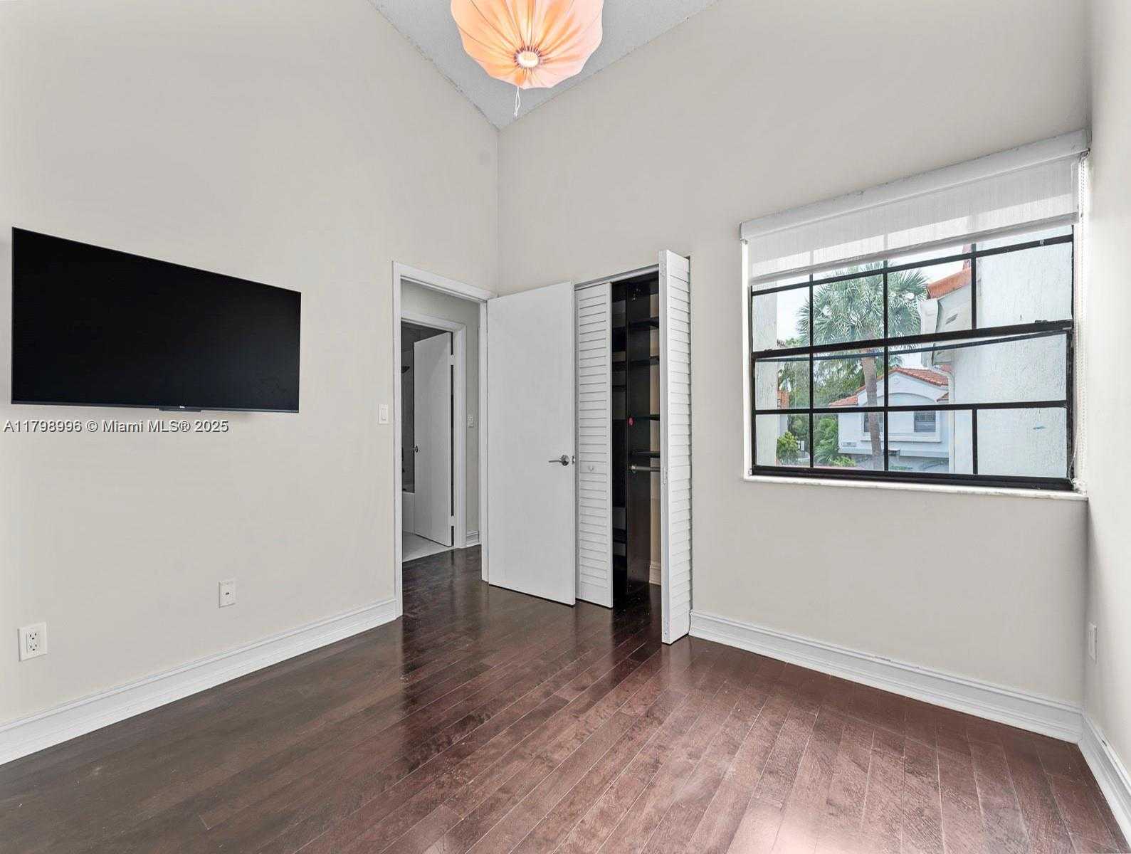 Small Image of 3501 MAGELLAN #638, Aventura Number 14