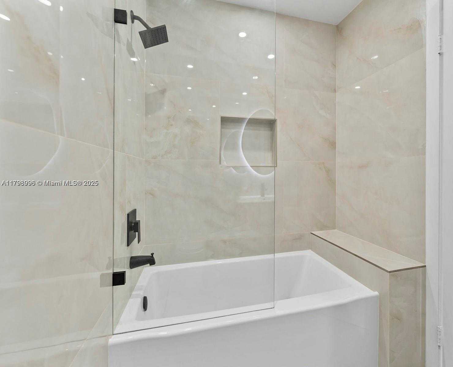 Small Image of 3501 MAGELLAN #638, Aventura Number 17