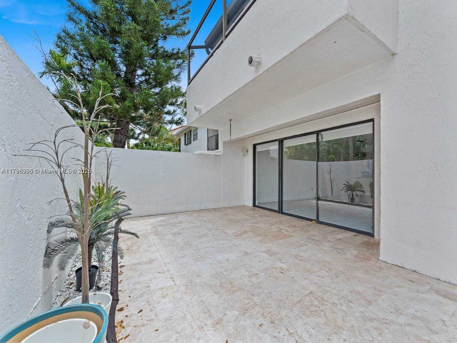 Small Image of 3501 MAGELLAN #638, Aventura Number 21